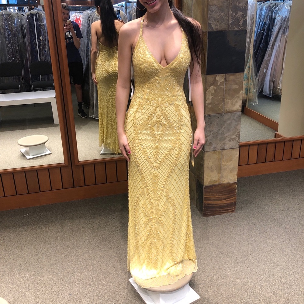 Beautiful gold/yellow prom dress !!!